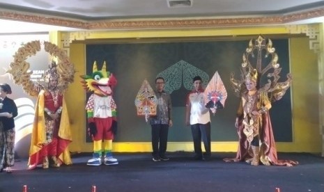 Kemenpora dan Pemprov Jawa Tengah meresmikan Logo dan Maskot ASEAN School Games di Kantor Kemenpora RI, Jakarta, Selasa (25/6). 