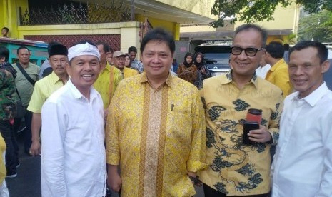 Ketum Golkar Airlangga Hartato bersama Ketua DPD Golkar Jabar, Dedi Mulyadi.