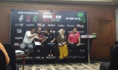 Konferensi pers ajang triatlon Iron Man 70,3 mil Bintan, Jakarta, Selasa (25/6).