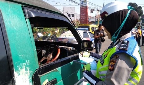 Polres Purwakarta Tertibkan Wisatawan dengan Mobil Pickup (ilustrasi).