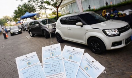 Sejumlah kendaran mengikuti uji emisi kendaraan bermotor di kawasan Jalan RS Fatmawati, Jakarta, Kamis (27/6/2019).