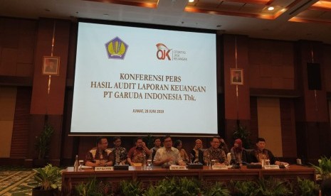 Konferensi pers hasil audit laporan keuangan PT Garuda Indonesia di Kantor Kemenkeu, Jakarta, Jumat (28/6).