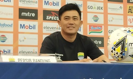 Pelatih fisik Persib Bandung, Yaya Sunarya.