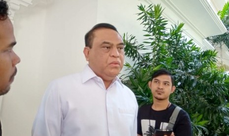 Ketua Harian Dewan Masjid Indonesia (DMI) Syafruddin memberikan keterangan kepada awak media di Kantor DMI, Jalan Jenggala I nomor 3, Selong, Kebayoran Baru, Jakarta Selatan, Senin (1/7).