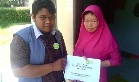 Salah seorang korban tsunami Aceh 2004, Tan Kheng Hiong yang kini bernama Siti Aisyah, memutuskan untuk menjadi seorang mualaf pada Agustus 2018, bantuan Inisiatif Zakat Indonesia (IZI) karena Aisyah hidup sebatang kara lantaran suami dan anaknya meninggal. 