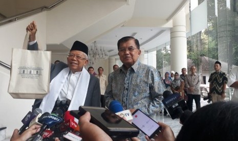 Wakil Presiden terpilih KH Ma'ruf Amin usai menemui Wakil Presiden Jusuf Kalla di Kantor Wakil Presiden, Jakarta, Kamis (4/7).