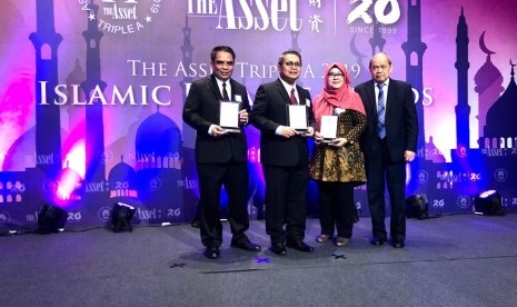 PT Bank Syariah Mandiri Tbk mendapatkan tiga penghargaan bank Islam terbaik saat acara 'The Asset Triple A Islamic Finance Awards' di Kuala Lumpur, Malaysia, Kamis (4/7).