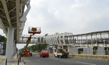 Ruas Jalan Pemuda, Rawamangun, Jakarta (ilusrasi). Aparat gabungan menghentikan laju kendaraan di sejumlah persimpangan jalan umum di Jakarta Timur untuk mengajak masyarakat mengheningkan cipta sejenak mengenang jasa pahlawan pada Senin (17/8) pagi.