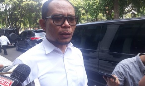 Menteri Tenaga Kerja Hanif Dhakiri usai menemui Wakil Presiden Jusuf Kalla di Kantor Wapres, Jakarta, Senin (8/7).