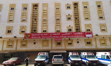 Kantor Klinik Kesehatan Haji Indonesia (KKHI)  Madinah, Arab Saudi. Gedung enam lantai ini secara khusus melayani perawatan jamaah haji Indonesia. Seluruh pelayanan diberikan secara cuma-cuma.