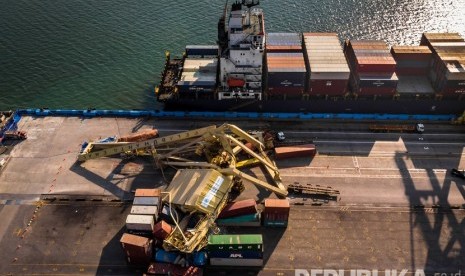 Terminal Peti Kemas (TPK) Pelabuhan Tanjung Emas, Semarang, Jawa Tengah.