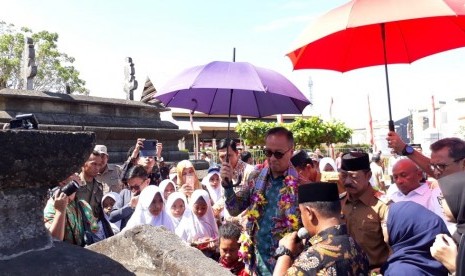 Menteri Sosial (Mensos) Agus Gumiwang Kartasasmita meresmikan rehabilitasi komplek makam pahlawan nasional Sultan Hasanuddin di Kecamatan Somba OpuKabupaten Gowa, Provinsi Sulawesi Selatan pada Selasa, (16/7). 