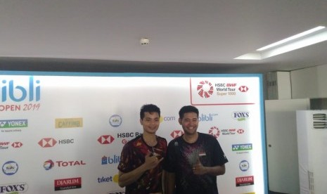 Pebulutangkis ganda putra Indonesia, Ricky Karanda dan Angga Pratama di Istora Senayan, Jakarta, Rabu (17/7).