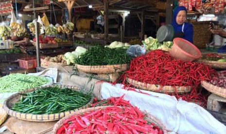 Pedagang cabai di Pasar Induk Cikurubuk, Kota Tasikmalaya, Rabu (17/7). 