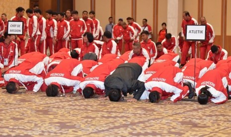 Kontingen Asean Schools Games (ASG) 2019 sujud syukur bersama saat pengukuhan dan pelepasan kontingen, Rabu (17/7) di Hotel Patra Semarang, Jawa Tengah. 