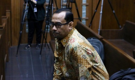 Terdakwa Kepala Kantor Kementerian Agama Kabupaten Gresik nonaktif Muhammad Muafaq Wirahadi bersiap menjalani sidang tuntutan di Pengadilan Tipikor, Jakarta, Rabu (17/7/2019). 