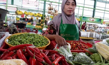 Pedagang di Kota Malang mengeluhkan kenaikan harga cabai hingga Rp 70 ribu di Pasar Oro-oro Dowo, Kamis (18/7).