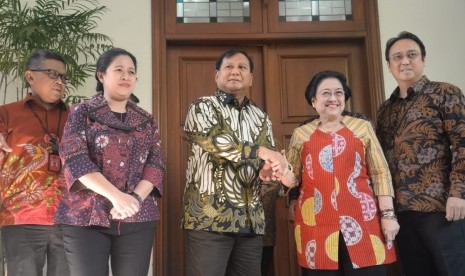 Ketua Umum PDIP Megawati  Soekarnoputri menerima kunjungan Ketua Umum Partai Gerindra Prabowo Subianto di Teuku Umar,Menteng,Jakarta,Rabu (24/7)