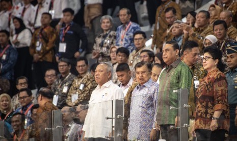 Wakil Presiden Jusuf Kalla (kedua kiri), Menpan RB Syafruddin (kedua kanan), Menteri PUPR Basuki Hadimuljono (kiri) dan Menkes Nila Moeloek (kanan) menghadiri acara Presidential Lecture 2019 di Istora Senayan, Jakarta, Rabu (24/7/2019).