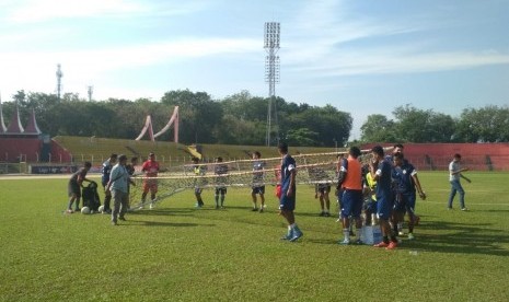 Suasana latihan Semen Padang FC di Stadion Haji Agus Salim, Padang.