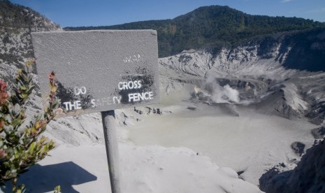 Lansekap Kawah Ratu pascaerupsi Gunung Tangkuban Parahu, di Kabupaten Subang, Jawa Barat, Ahad (28/7/2019).