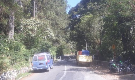 Aktivitas vulkanologi di Kawah Gunung Tangkuban Perahu meningkat ke level dua Waspada, Jumat (2/8). Aktivitas objek wisata tersebut pun ditutup