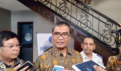 Dirjen Perhubungan Laut Kementerian Perhubungan Agus H Purnomo menjelaskan kepada wartawan mengenai pengaktifan sistem identifikasi otomatis atau Automatic Identification System (AIS) berlaku mulai 20 Agustus 2019 untuk semua kapal di atas 35 GT yang berlayar di wilayah perairan Indonesia, Selasa (6/8).