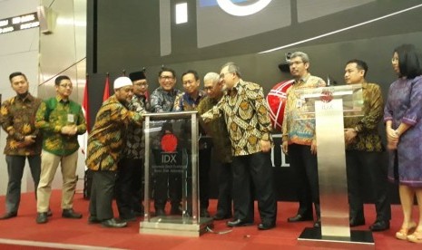 Pembukaan Perdagangan Bursa Efek Indonesia dalam rangka peluncuran wakaf saham dan galeri wakaf saham oleh Global Wakaf dan PT BNI Sekuritas, Kamis (8/8).