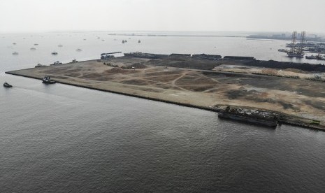 Foto aerial pier 1 Pelabuhan PT Karya Citra Nusantara (KCN), Marunda, Jakarta Utara. BMKG perkirakan hujan ringan terjadi di beberapa pelabuhan Jakarta