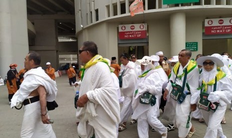 Sebanyak tujuh juta jamaah umrah masuk ke Arab Saudi tiap tahunnya. Mulai Kamis (27/2), Saudi menghentikan sementara izin umrah sebagai langkah meminimalisir penyebaran virus corona jenis baru Covid-19. 