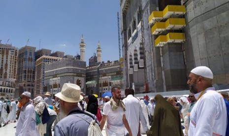 ilustrasi. Jamaah haji kembali memadati Masjidil Haram, Rabu (14/8). Seusai pelaksanaan jumrah dan kembalinya jamaah terakhir usai nafas tsani, aktivitas jamaah akan terpusat kembali di Masjiil Haram. Ratusan ribu hingga jutaan jamaah akan melaksanakan ibadah tawaf,  baik tawaf ifadah maupun tawaf wada di rumah Allah ini sebelum kembali ke kampung halamannya. 