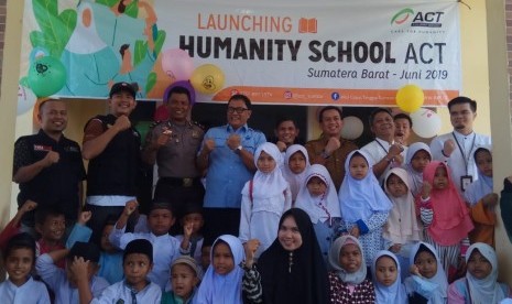 ACT Sumatera Barat meluncurkan sekolah gratis Humanity  School di Nagari Air Dingin, Kota Padang. Sekolah ini dibangun untuk  membantu pendidikan anak kurang mampu agar menjadi penghafal Alquran