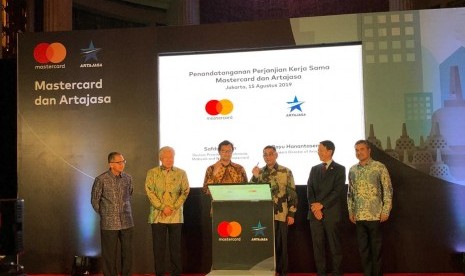 Penandatangan Kerja Sama Mastercard dan PT Artajasa Pembayaram Elektronis di Hotel Kempinski, Jakarta, Kamis (15/8). 