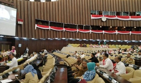 Suasana gladi bersih jelang digelarnya Sidang Tahunan MPR RI Tahun 2019 di Kompleks Parlemen, Senayan, Jakarta, Kamis (15/8).