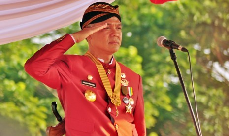 Gubernur Jawa Tengah, Ganjar Pranowo saat memimpin Upacara HUt Provinsi  Jawa Tengah ke-69, di Lapangan Pancasila, Simpanglima, Semarang, Kamis  (15/8).