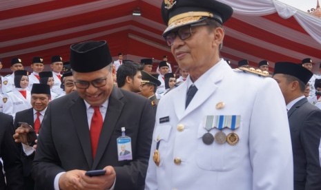 Gubernur dan Wakil Gubernur Banten, Wahidin Halim dan Andika Hazrumy usai upacara peringatan HUT  ke-74 RI di Kawasan Pusat Pemerintahan Provinsi Banten, Kota Serang, Banten, Sabtu (17/8)