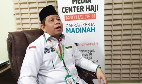 Kemenag Prioritaskan LHKPN Untuk Cegah Korupsi. Foto: Sekretaris Inspektorat Jenderal (Itjen) Kementerian Agama (Kemenag), Muhammad Thambrin memberikan keterangan pers kepada wartawan Media Center Haji (MCH) Daker Madinah, Rabu (21/8) malam