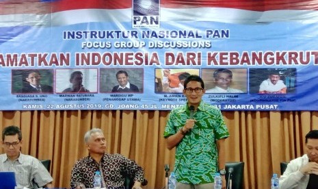 Mantan Gubernur DKI Jakarta Sandiaga Uno menjadi pembicara dalam sebuah forum diskusi di Rumah Joang 45, Menteng, Jakarta, Kamis (22/8).