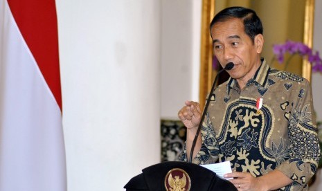 Presiden Joko Widodo memberikan keterangan kepada awak media di Istana Kepresidenan Bogor, Jawa Barat, Kamis (22/8/2019). 