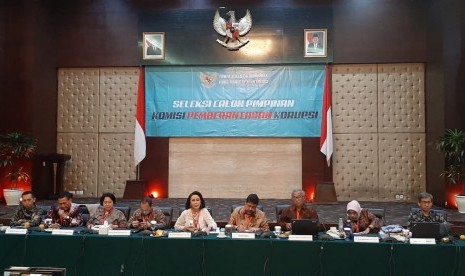 Panitia Seleksi Calon Pimpinan Komisi Pemberantasan Korupsi (KPK)  memberikan keterangan pers terkait seleksi Capim KPK di Kementerian Sekertariat Negara, Kamis (29/8). 