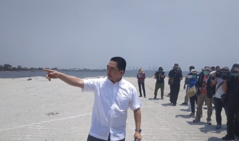 Direktur Utama PT Karya Citra Nusantara (KCN) Widodo Setiadi saat memberikan keterangan kepada wartawan di pelabuhan Marunda, Jakarta, Sabtu (31/8)