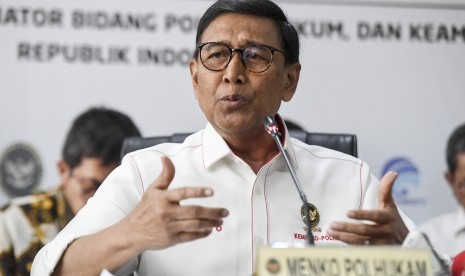 Menko Polhukam Wiranto memberikan keterangan pers terkait kondisi terkini Papua di Kemenko Polhukam, Jakarta, Senin (2/9/2019). 