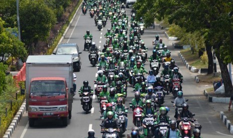  Anggota holding BUMN farmasi, PT Kimia Farma Diagnostika (KFD), menggandeng Gojek untuk menyediakan akses terhadap pemeriksaan kesehatan yang berkualitas bagi mitra driver Gojek dan keluarga. 