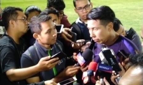 Pelatih Timnas Malaysia, Tan Cheng Hoe saat memimpin latihan di Stadion A kompleks Gelora Bung Karno, Jakarta, Selasa (3/9). 