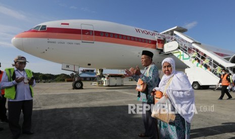 Kemenag Aceh Belum Terima Laporan Jamaah Tarik Setoran Haji. Foto:  Jamaah haji Aceh kelompok terbang (kloter) 1 asal Pidie Jaya, Aceh Utara, Pidie, dan Sabang tiba di Bandara Internasional Sultan Iskandar Muda Blang Bintang, Aceh Besar, Aceh, Selasa (3/9/2019). 