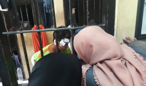 Tersangka kecelakaan beruntun Cipularang, sopir Sb, saat diwawancara di ruang tahanan Polres Purwakarta, Rabu (4/9). 