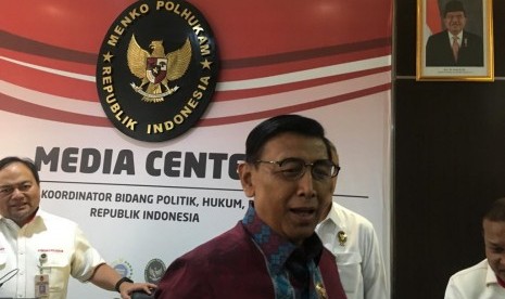 Menteri Koordinator Politik Hukum dan Keamanan Wiranto memberikan keterangan pers di Gedung Kemenkopolhukam, Jakarta Pusat, Kamis (5/9).