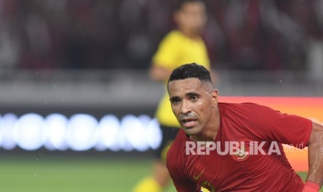 Pesepak bola timnas Indonesia Alberto Goncalves melakukan selebrasi usai mencetak gol ke gawang timnas Malaysia saat pertandingan Kualifikasi Piala Dunia 2022 Grup G Zona Asia di Stadion Gelora Bung Karno (GBK), Senayan, Jakarta, Kamis (5/9/2019).