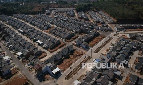 Foto udara perumahan subsidi di Cicalengka Buana Raya, Kabupaten Bandung, Jawa Barat, Jumat (6/9/2019). 