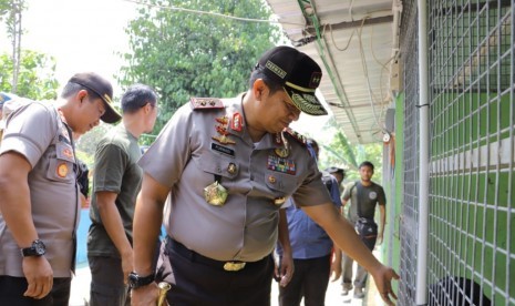 Kapolda Lampung Irjen Pol Purwadi Arianto meninjau tempat deteksi satwa dilindungi di Kalianda, Lampung Selatan, Jumat(6/9).